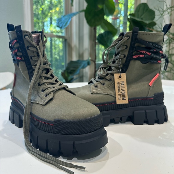 REVOLT BOOT TX - Picture 2 of 14